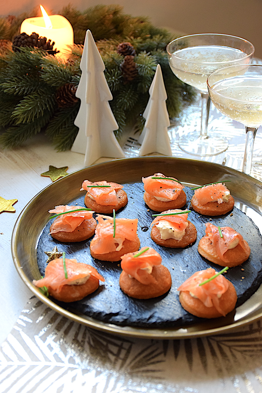 Œufs de saumon apéro. Recette de toasts pour Noël ou Nouvel An